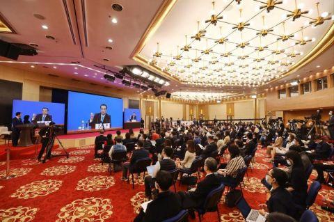 李克強(qiáng)：今年政府支出更多向民生領(lǐng)域傾斜，特別是義務(wù)教育和基本醫(yī)療